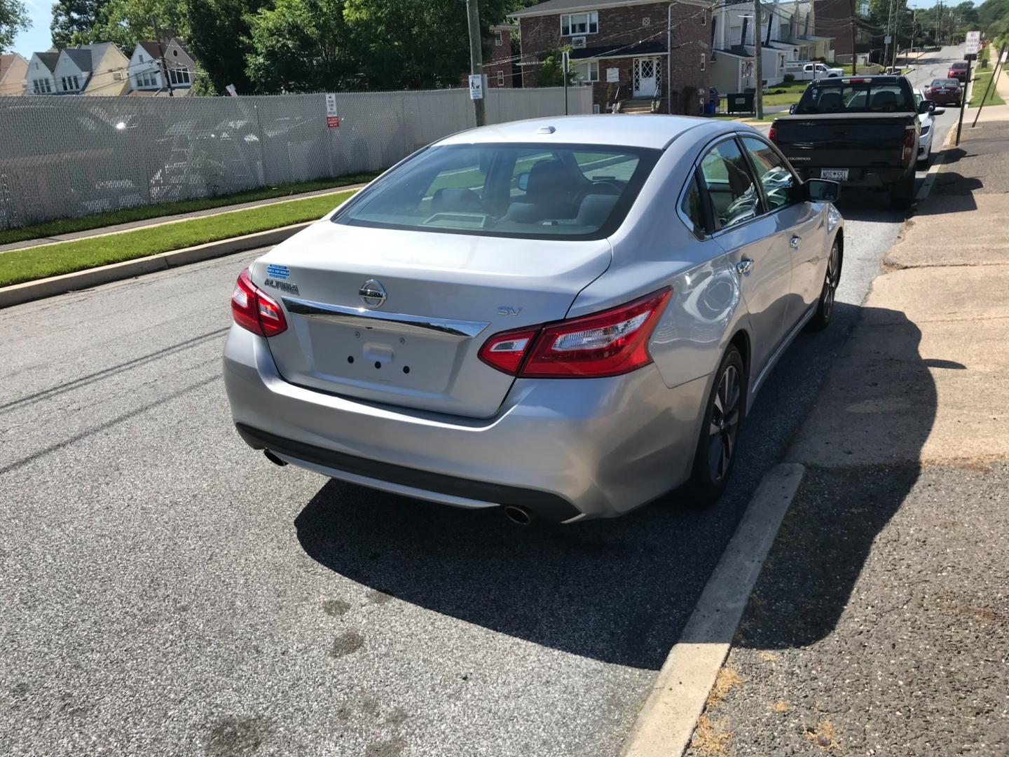 2017 Silver /Gray Nissan Altima SV (1N4AL3AP0HC) with an 2.5 V4 engine, Automatic transmission, located at 577 Chester Pike, Prospect Park, PA, 19076, (610) 237-1015, 39.886154, -75.302338 - Photo#4